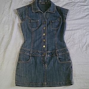 Dress with belt loops. This dress is  flattering, looks great dressed up or down